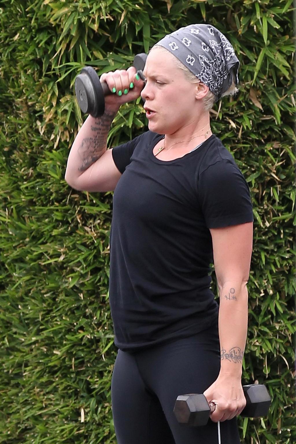 10P Pink shows off her ass in tights while working out in Malibu