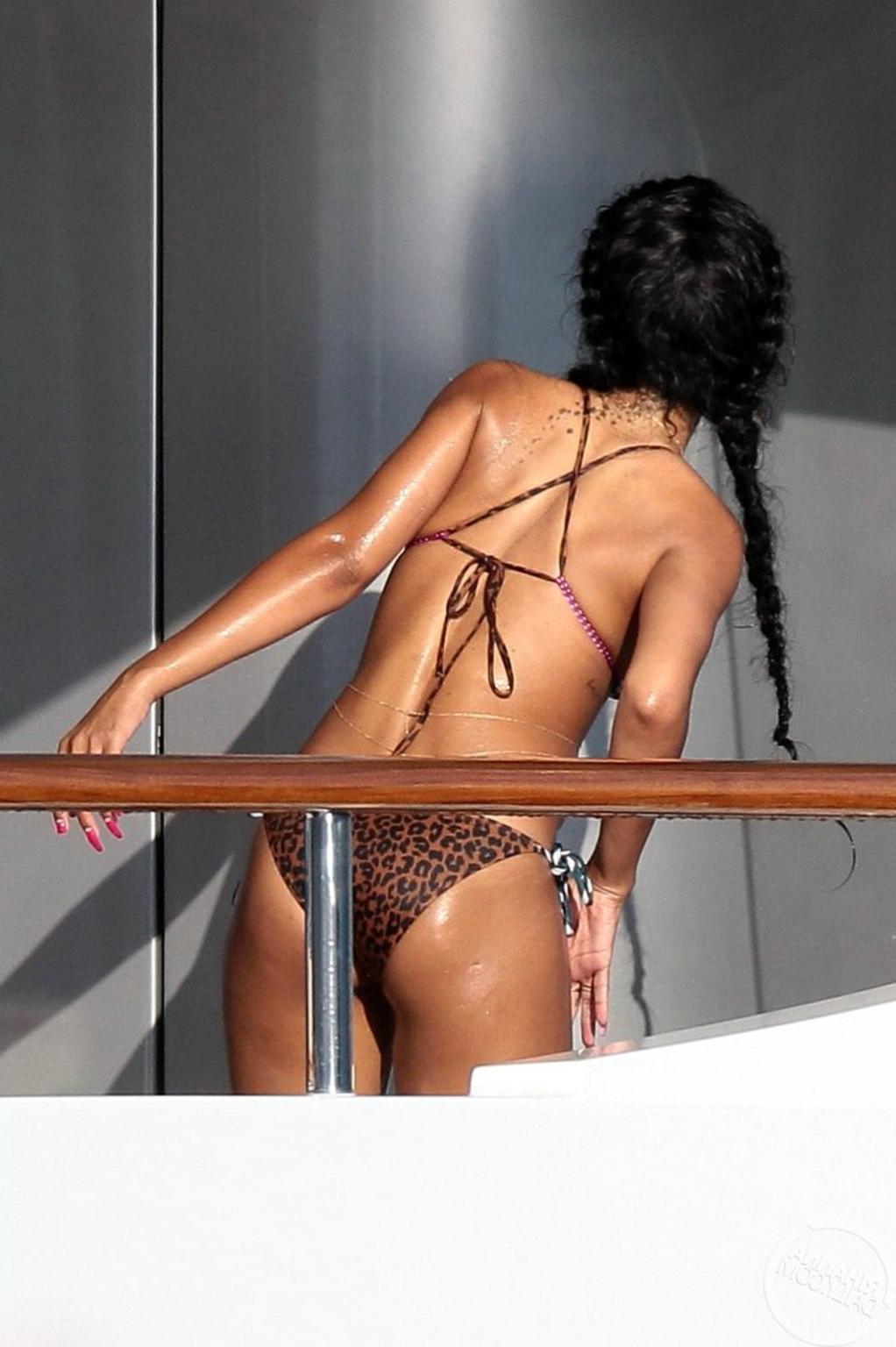 10P Rihanna wearing a sexy bikini on a yacht in Saint Tropez