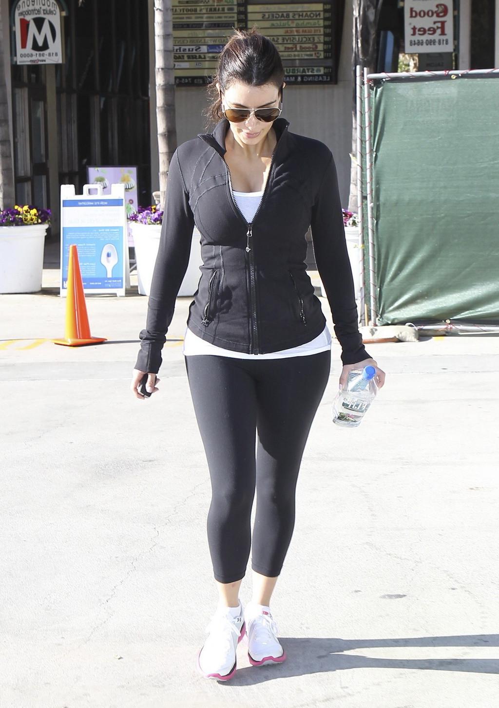 16P Kim Kardashian booty and busty in tights leaving fitness salon inToluca Lake