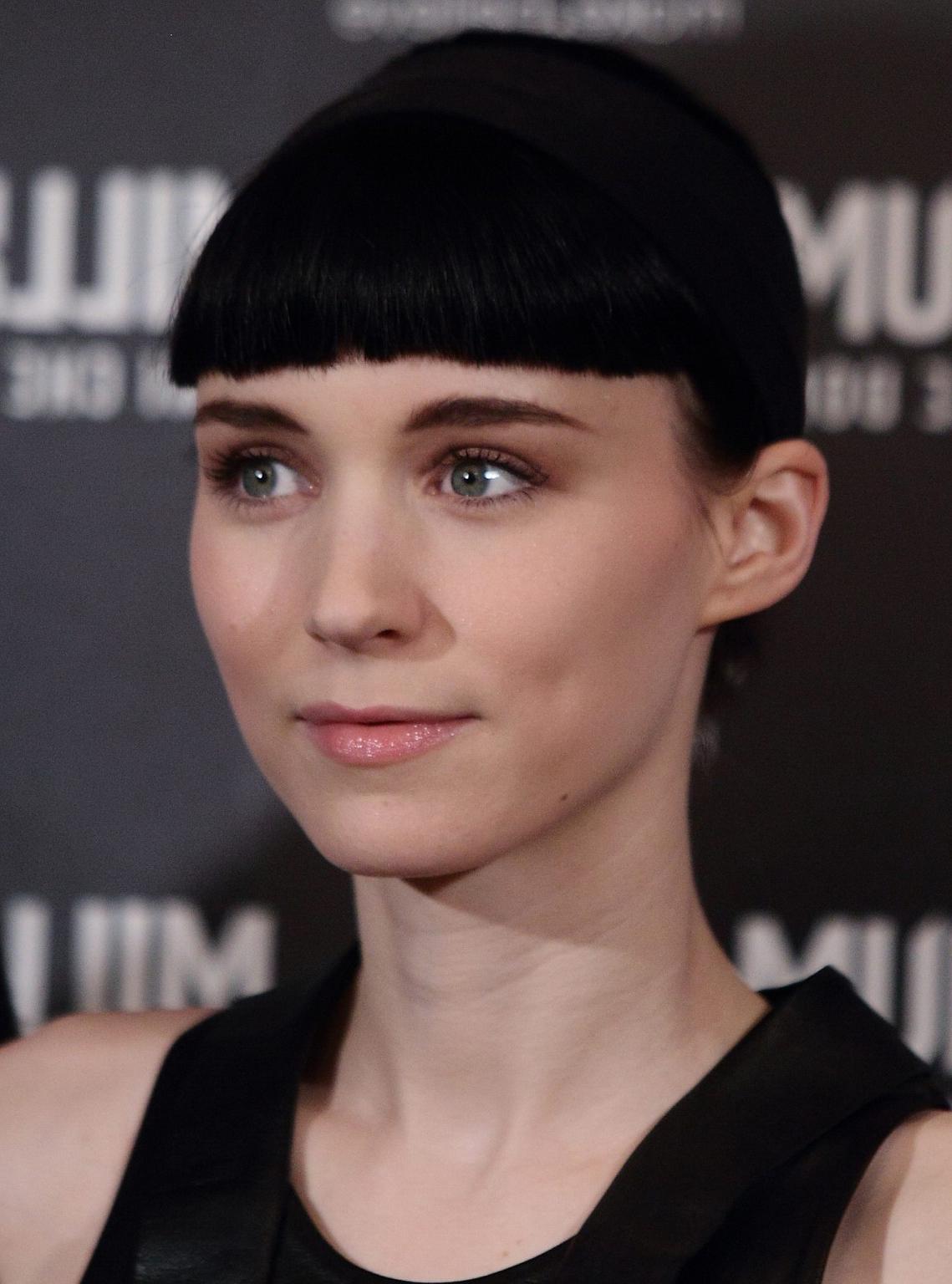 16P Rooney Mara wearing black leather dress at 'The Girl With the Dragon Tattoo' pho