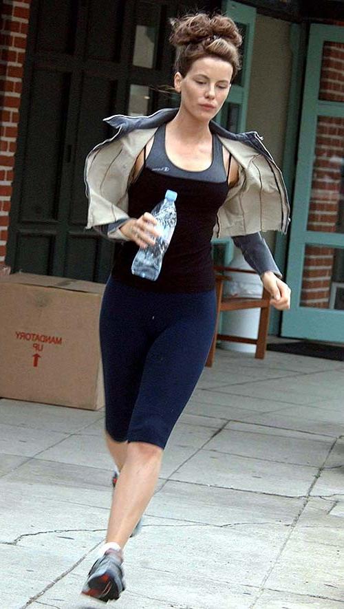 16P Kate Beckinsale exposing sexy body and hot ass while working out