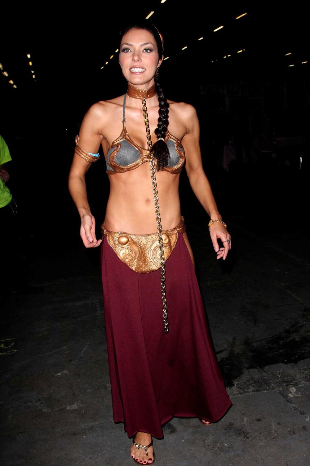 16P Adrianne Curry wild bare ass from twitter