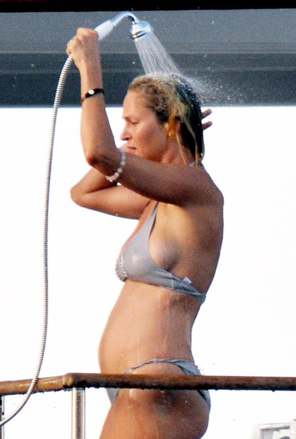 16P Uma Thurman nude tits and hairy bush