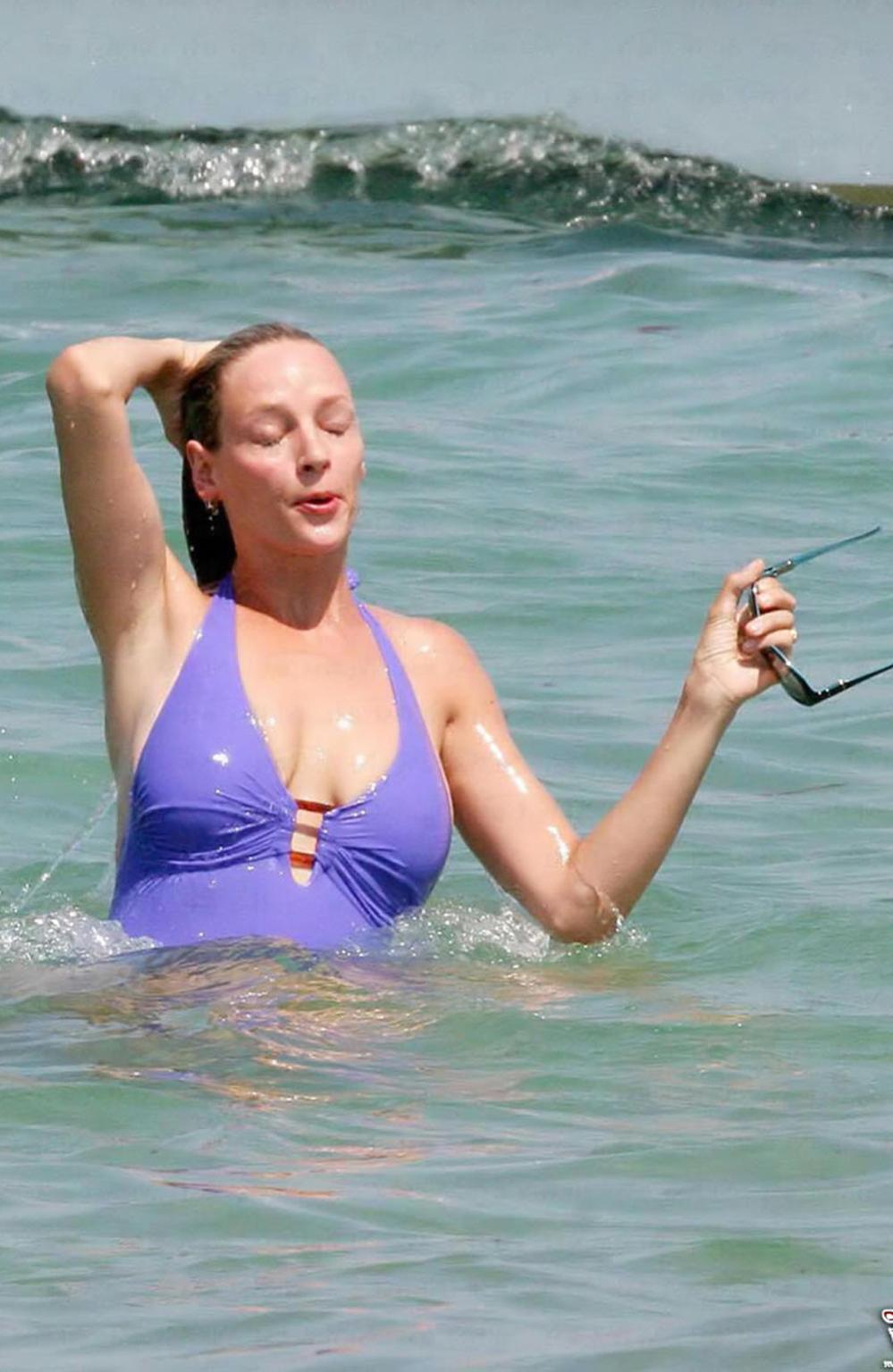 16P Uma Thurman nude tits and hairy bush