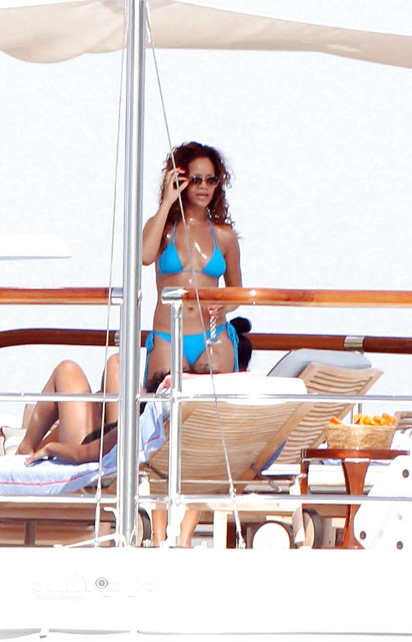 16P Rihanna looking sexy in blue bikini on yacht and spreading her legs on stage