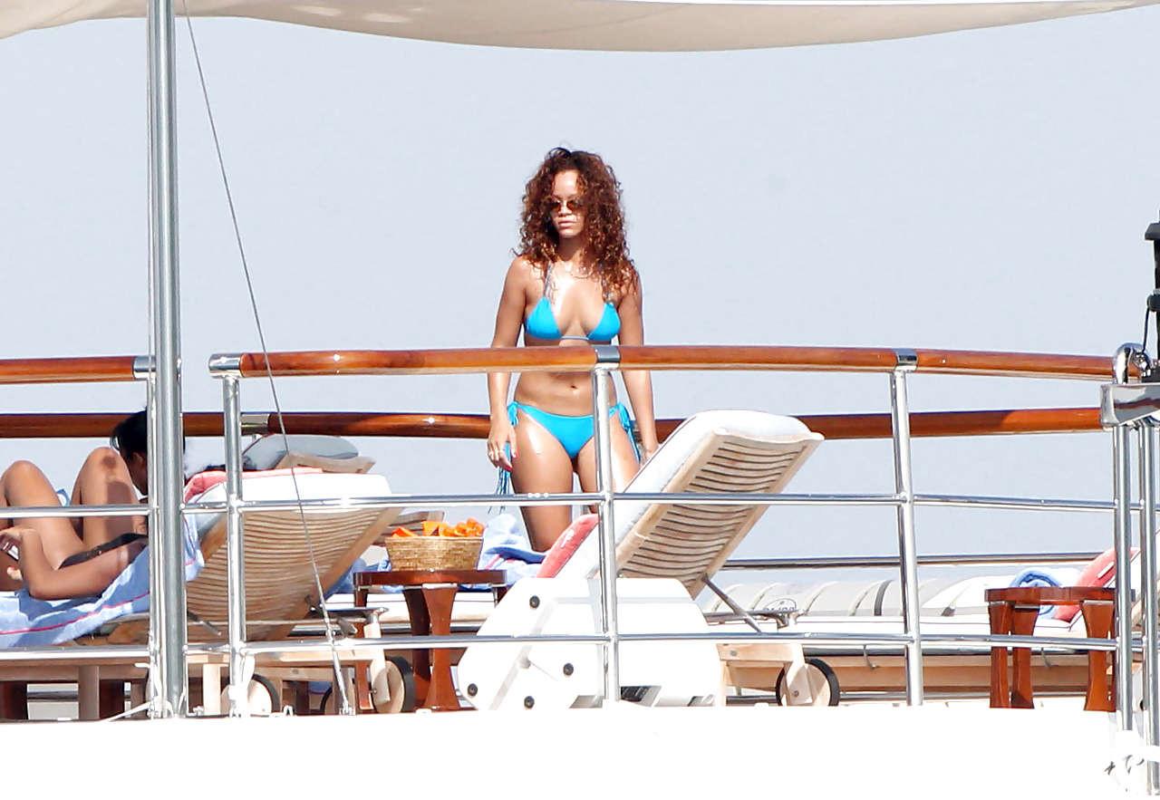 16P Rihanna looking sexy in blue bikini on yacht and spreading her legs on stage