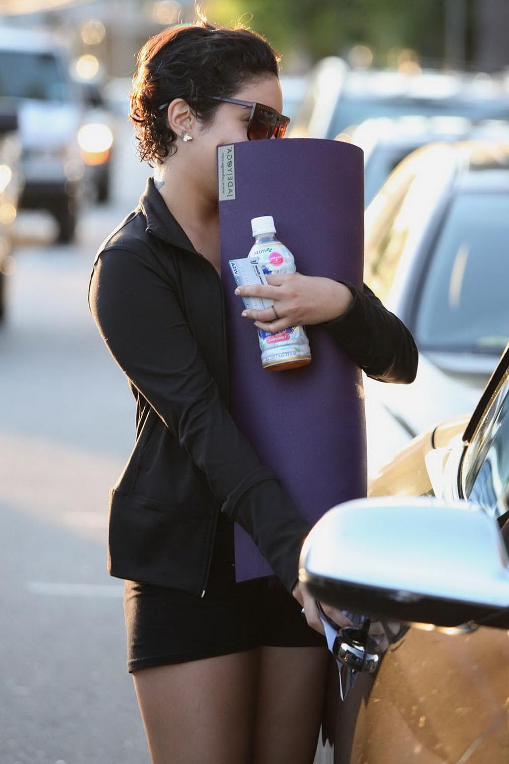 16P Vanessa Hudgens showing off her ass in black shorts after a yoga class in LA