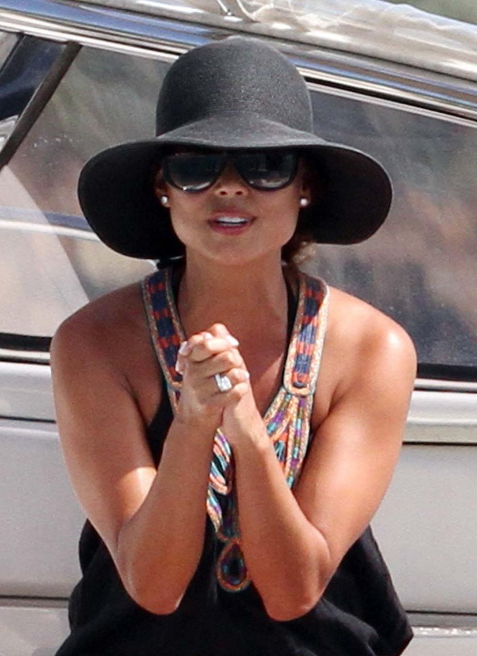 16P Vanessa Minnillo exposing sexy body and hot ass in bikini on yacht