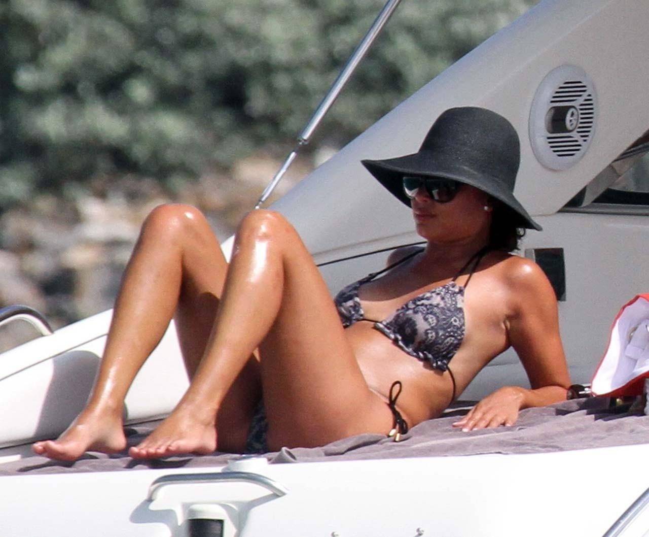 16P Vanessa Minnillo exposing sexy body and hot ass in bikini on yacht
