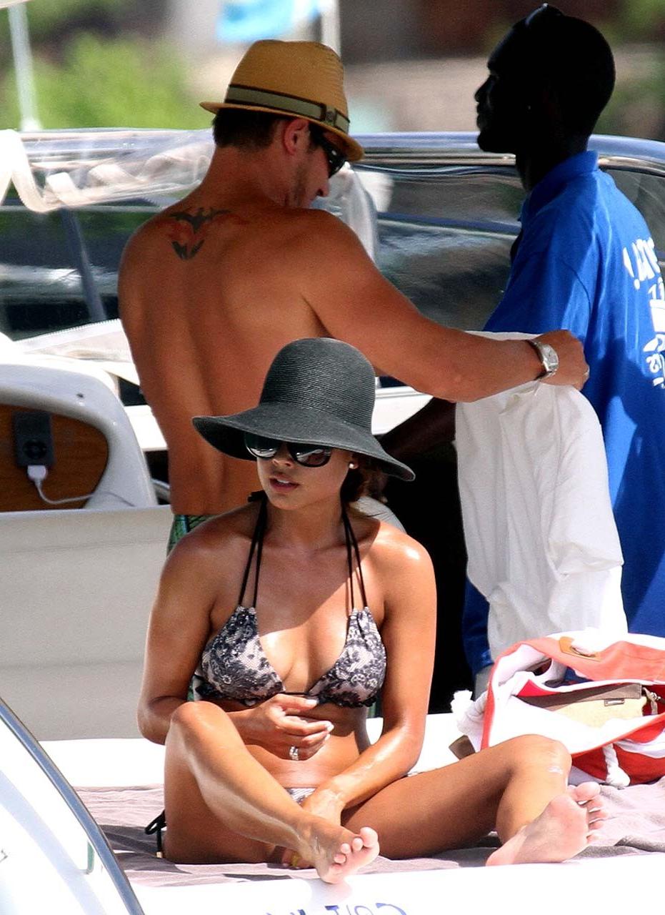 16P Vanessa Minnillo exposing sexy body and hot ass in bikini on yacht