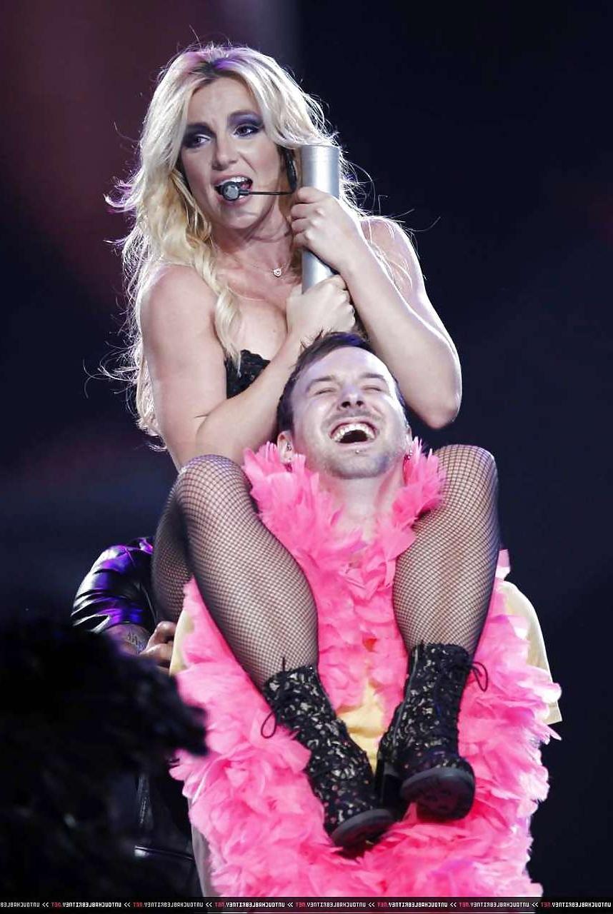 16P Britney Spears showing her sweet ass in pants and fishnets on stage photos taken