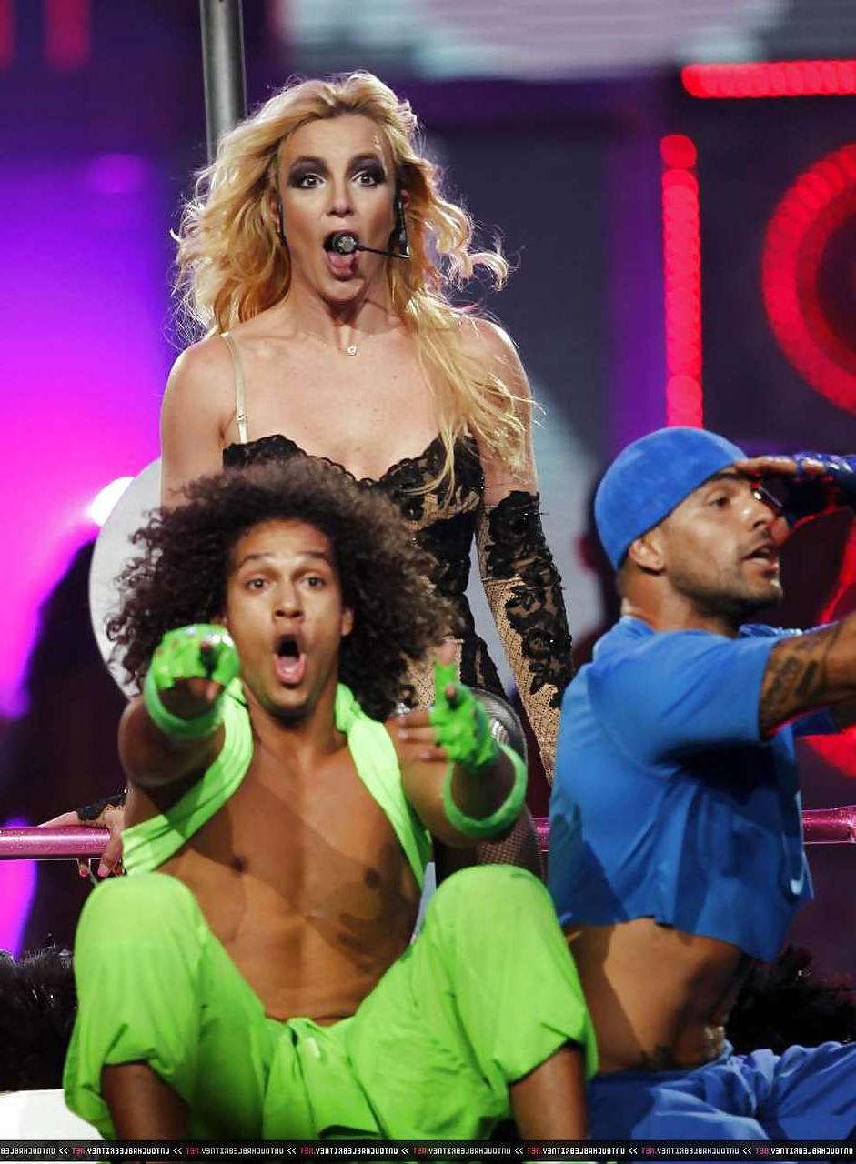16P Britney Spears showing her sweet ass in pants and fishnets on stage photos taken