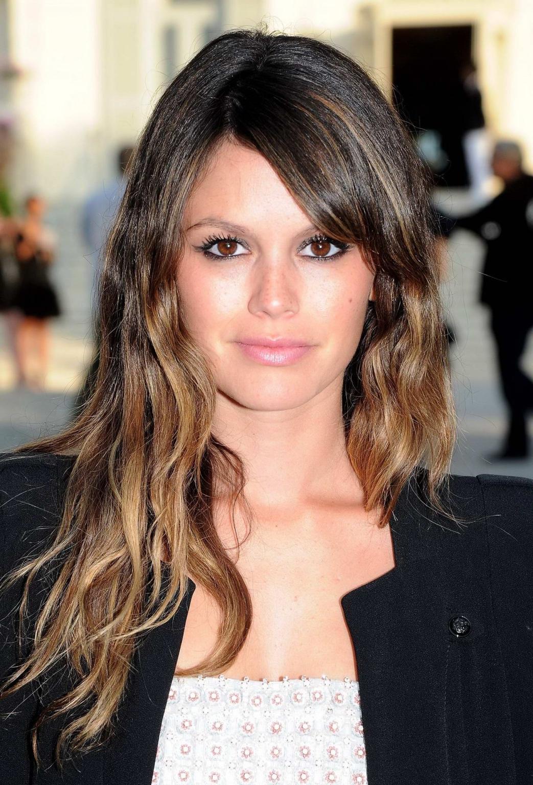 16P Rachel Bilson leggy wearing leather shorts in Cap d'Antibes
