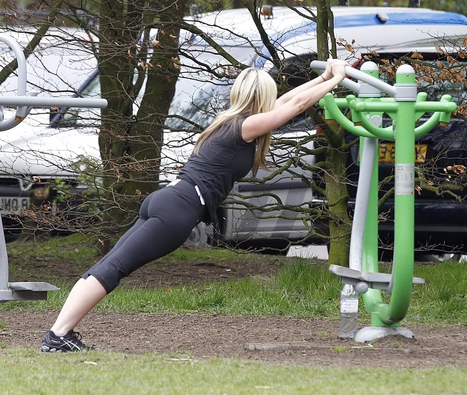 16P Jennifer Ellison shows off her ass in tight sweatpants while working out in Live