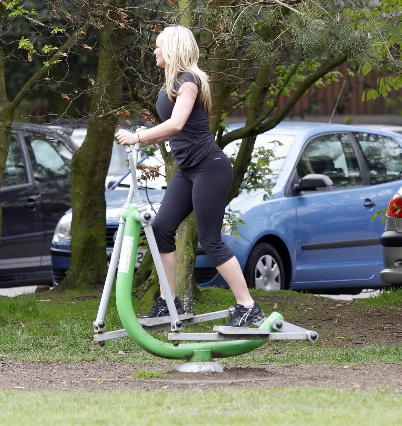 16P Jennifer Ellison shows off her ass in tight sweatpants while working out in Live