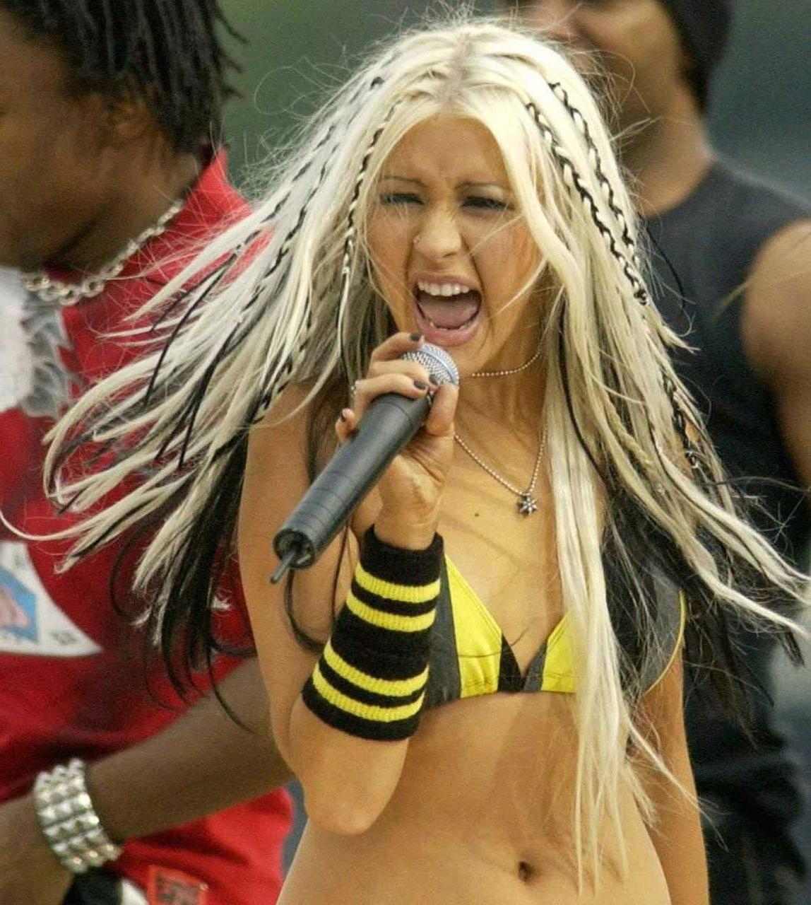 16P Christina Aguilera sexy ass in pants while performing on stage