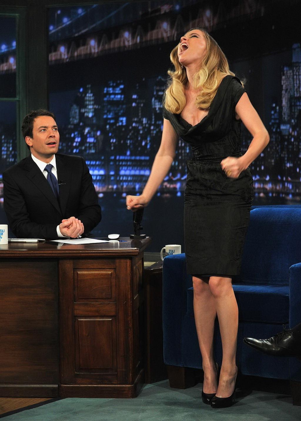 16P Amber Heard looking wild  sexy on Jimmy Fallon show