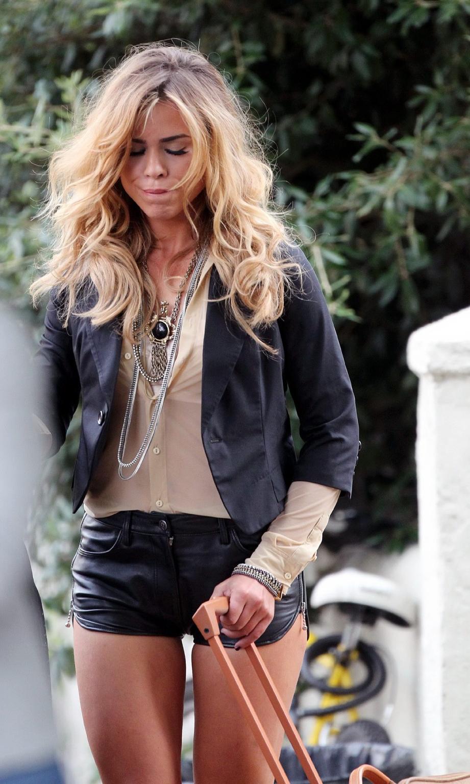 16P Billie Piper leggy in leather hotpants on the 'Diary of a Call Girl' set