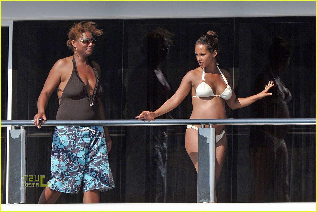 16P Alicia Keys looking very hot and sexy in bikini on a yacht