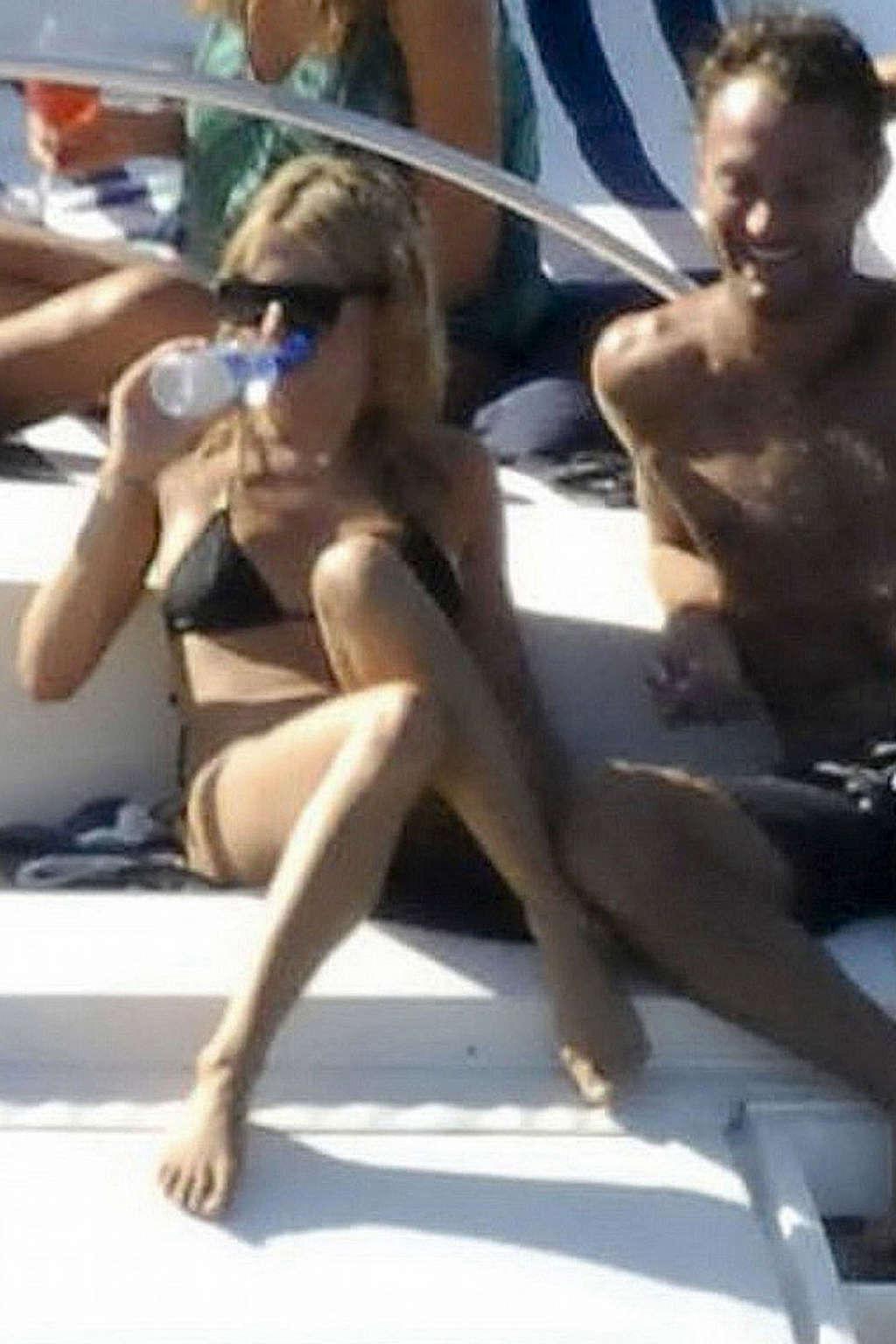 16P Sienna Miller exposing her sexy body and hot ass in black bikini on yacht