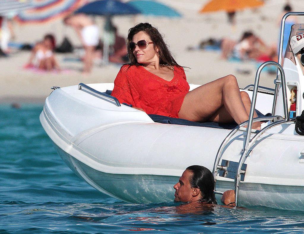16P Elizabeth Hurley exposing her sexy body and huge boobs in bikini on yacht