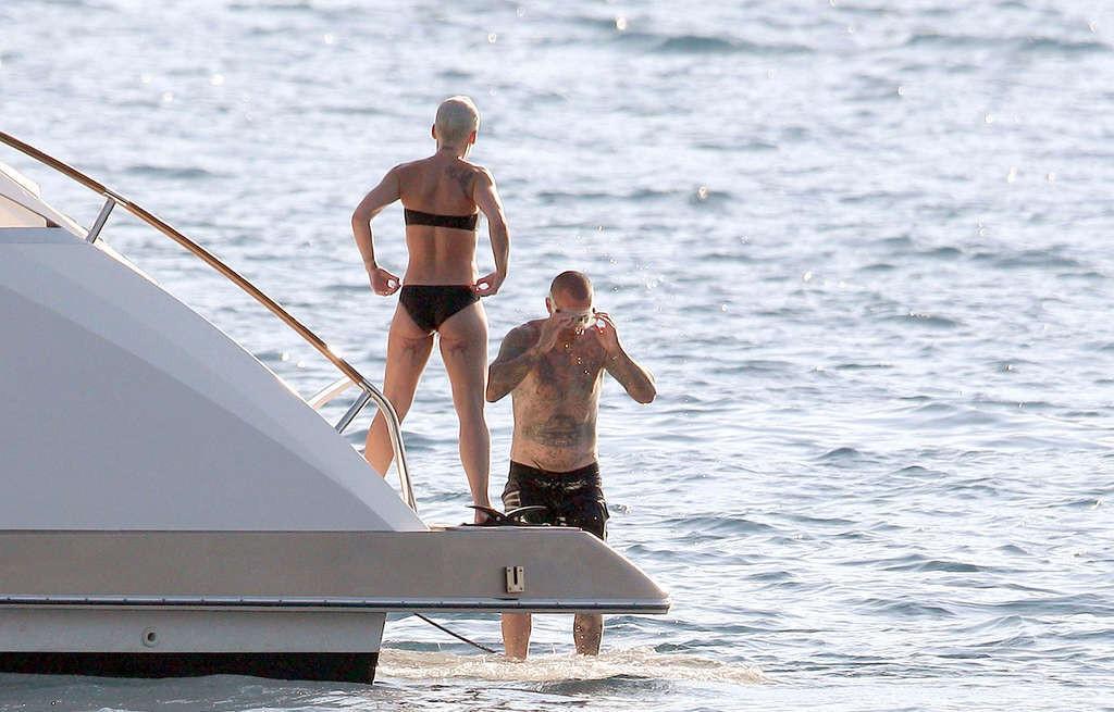 16P Pink exposing her fucking sexy body and hot ass in bikini on yacht