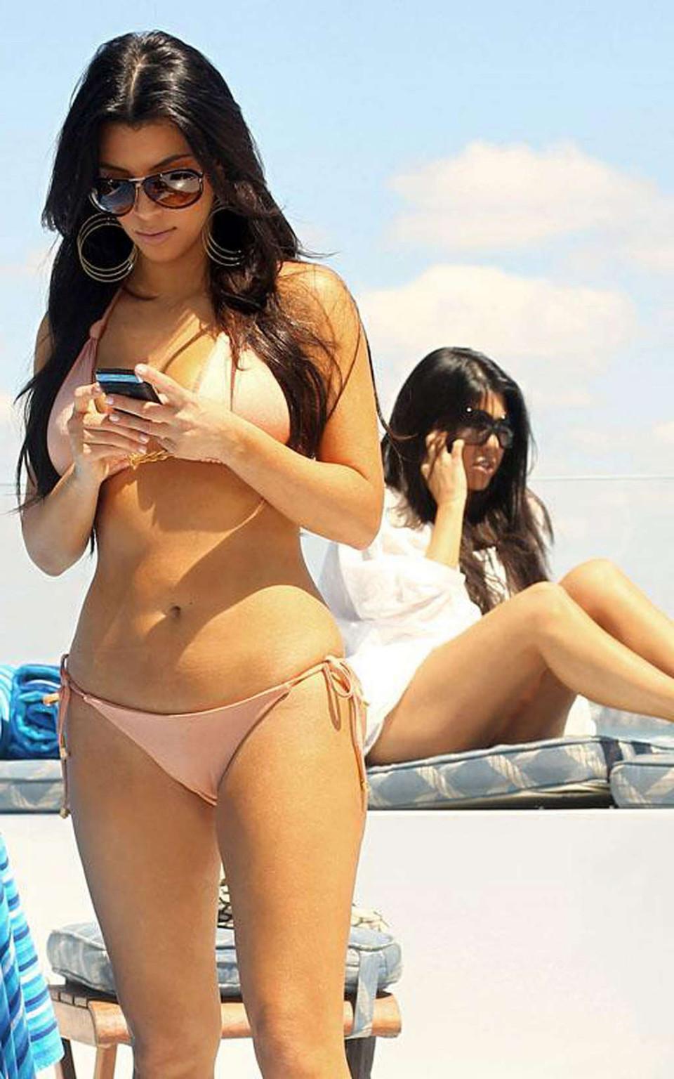 10P Kim Kardashian posing very sexy in bikini on yacht and upskirt and nude