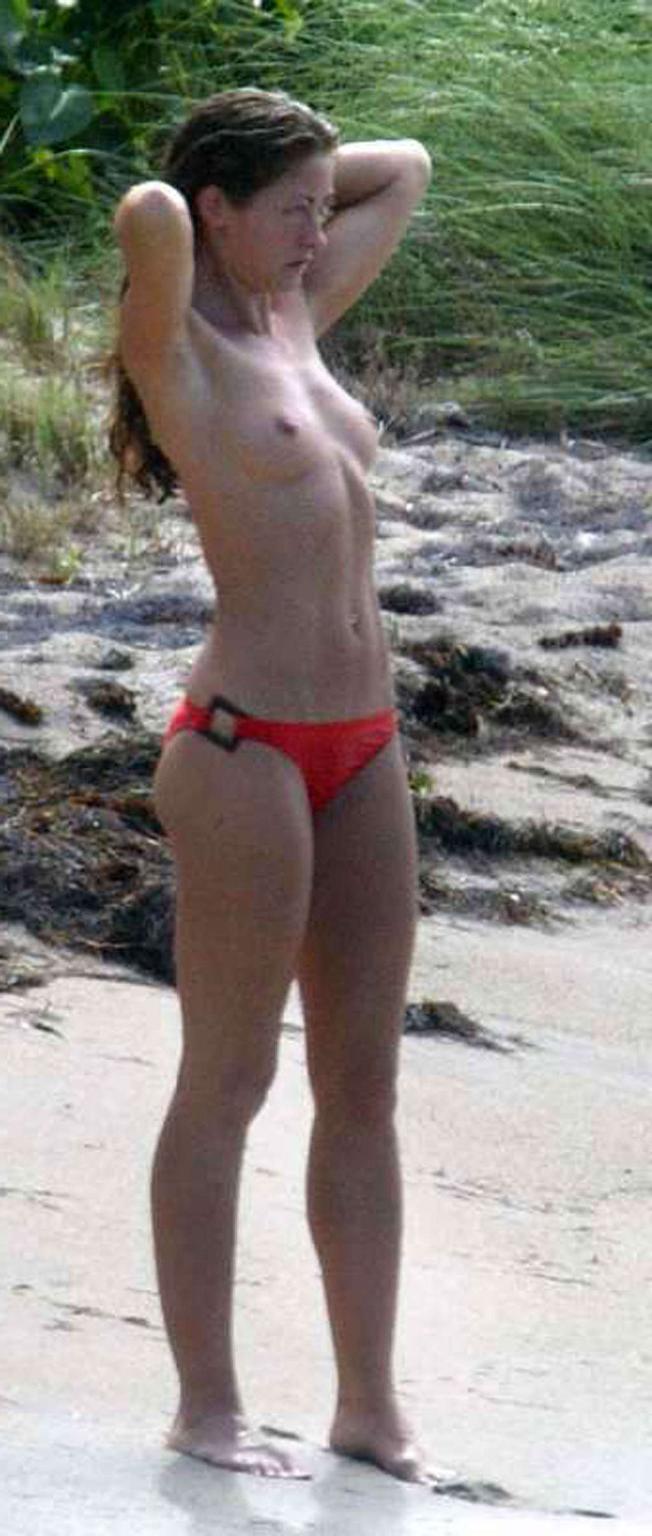 16P Rebecca Gayheart showing her nice tits on yacht paparazzi pictures
