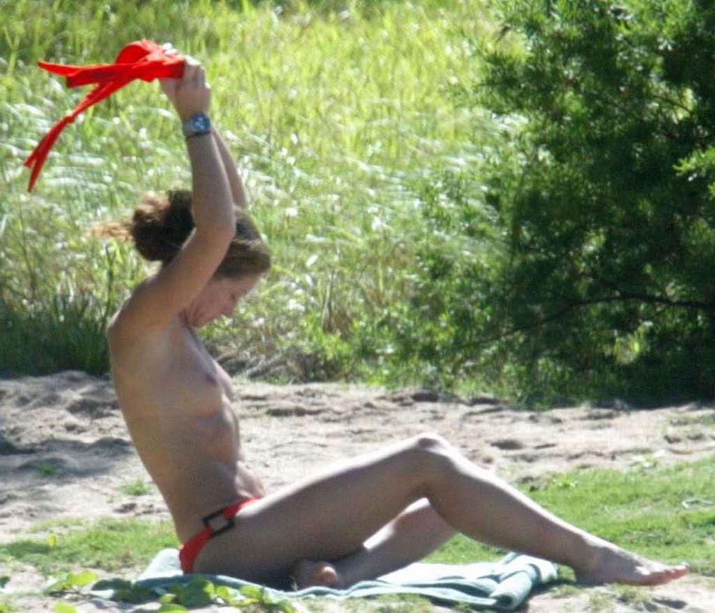 16P Rebecca Gayheart showing her nice tits on yacht paparazzi pictures