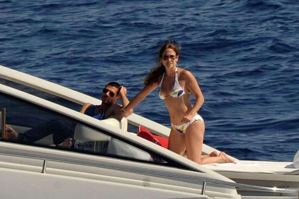 16P Jennifer Lopez enjoying on yachts and showing the best ass on the world hot phot