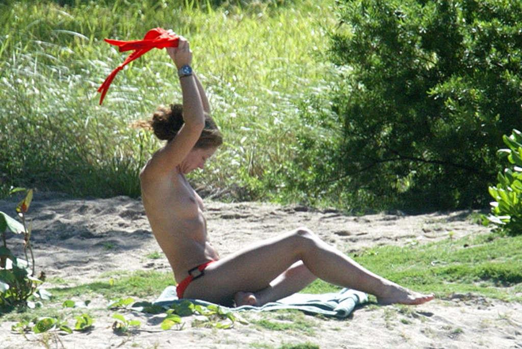 10P Rebecca Gayheart exposing her nice big tits on yacht and beach paparazzi picture