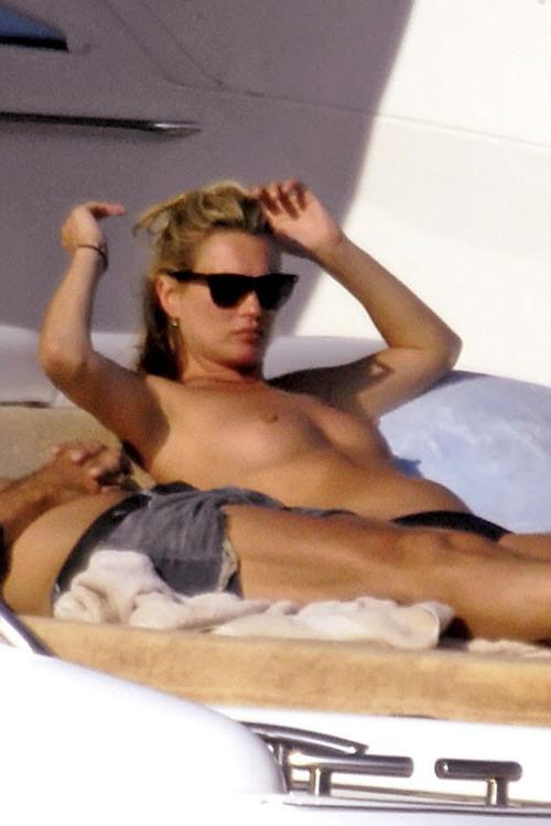 10P Kate Moss showing her nice tits on yacht with some friends paparazzi pictures