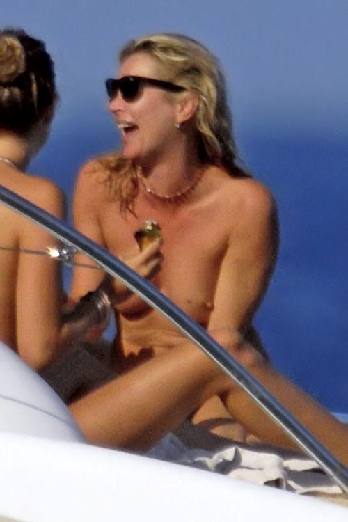 10P Kate Moss showing her nice tits on yacht with some friends paparazzi pictures