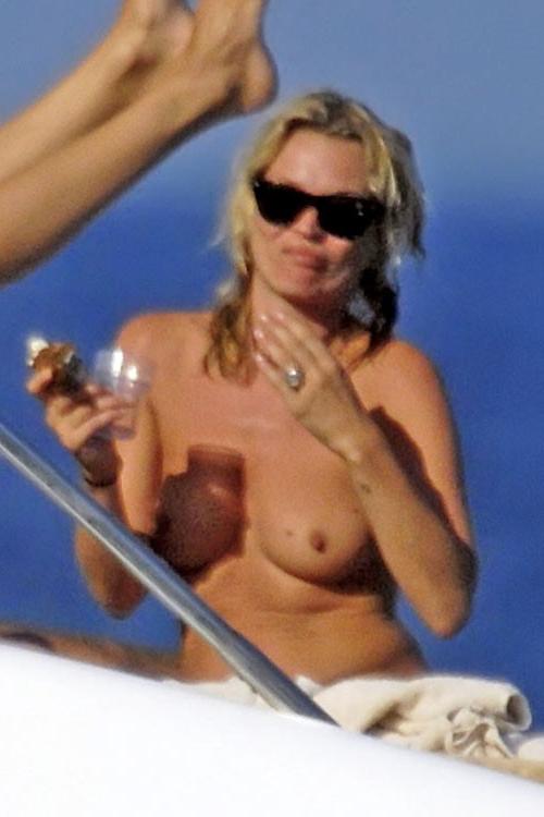 10P Kate Moss showing her nice tits on yacht with some friends paparazzi pictures
