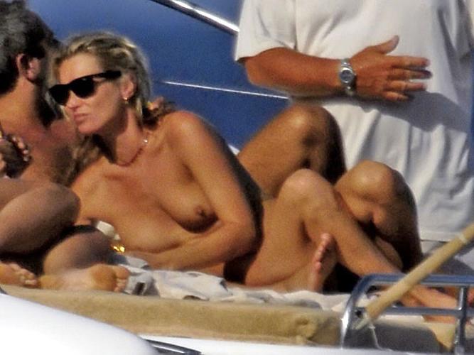 10P Kate Moss showing her nice tits on yacht with some friends paparazzi pictures