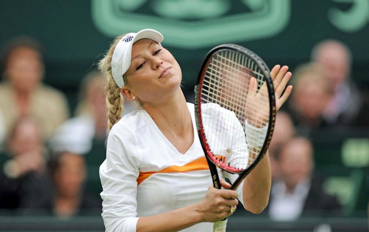 15P Anna Kournikova sunbathing topless and hairy bush