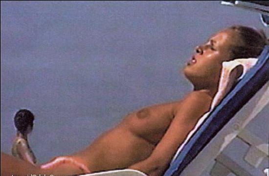 15P Anna Kournikova sunbathing topless and hairy bush