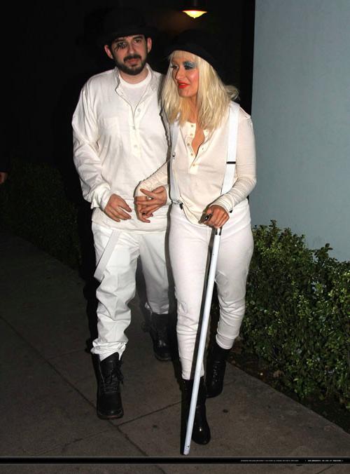 16P Christina Aguilera posing very sexy in white pants