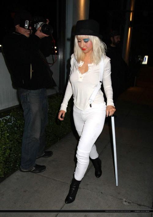 16P Christina Aguilera posing very sexy in white pants