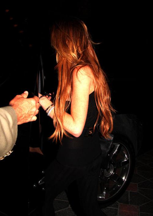 16P Lindsay Lohan showing her ass in see thru pants