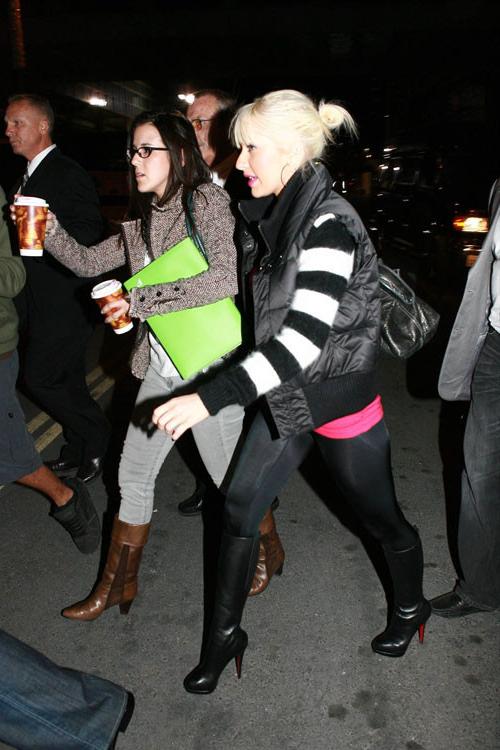 16P Christina Aguilera posing very sexy in tigh pants