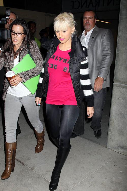16P Christina Aguilera posing very sexy in tigh pants