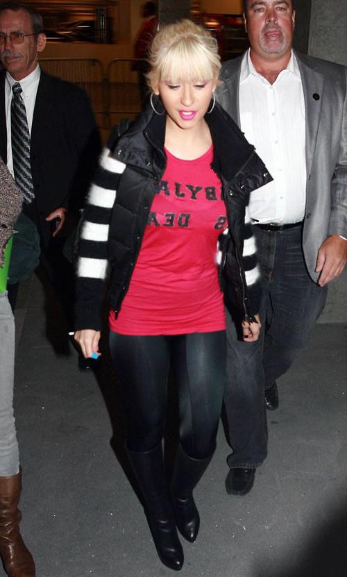 16P Christina Aguilera posing very sexy in tigh pants