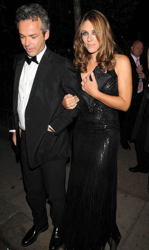 16P Elizabeth Hurley showing her nice big tits on yach