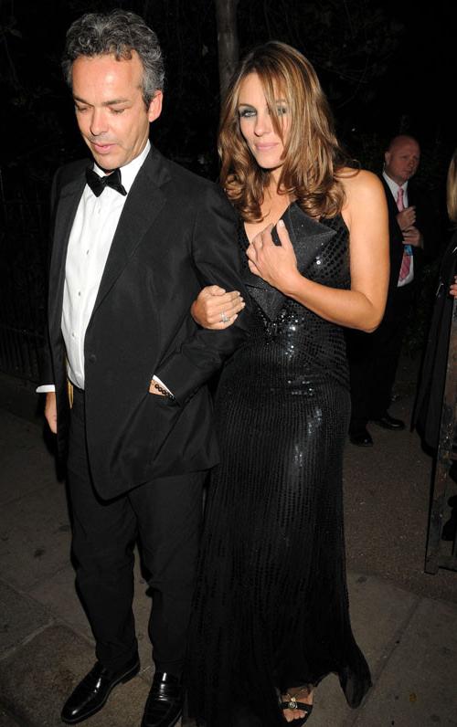 16P Elizabeth Hurley showing her nice big tits on yach