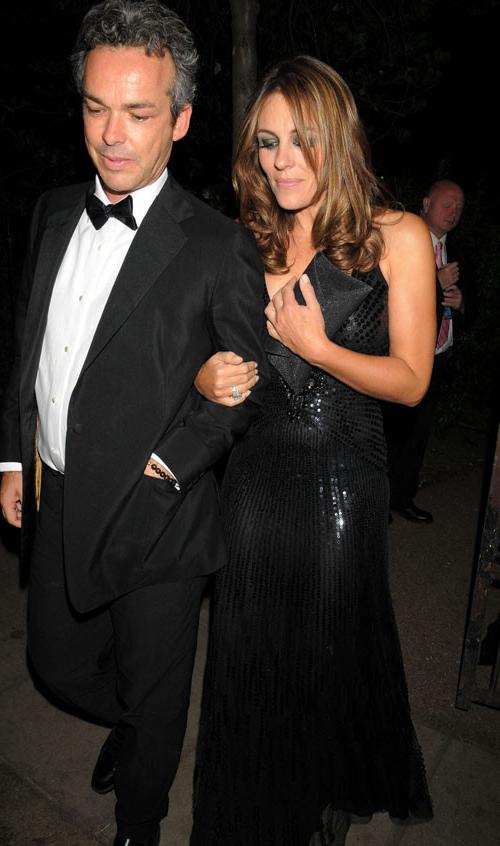 16P Elizabeth Hurley showing her nice big tits on yach