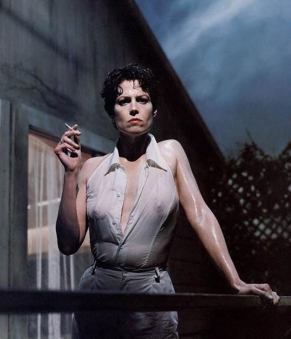 16P Sigourney Weaver shows pert titties and bush