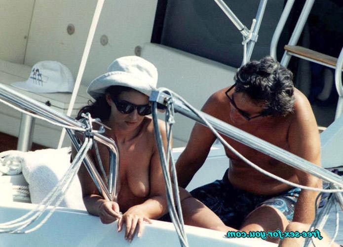 16P Monica Bellucci showing her tits on yacht paparazzi pictures
