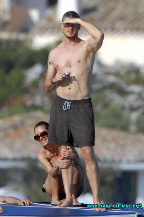 16P Rebecca Gayheart showing her nice tits on yacht paparazzi pix