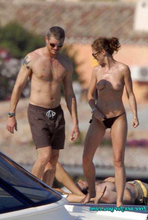 16P Rebecca Gayheart showing her nice tits on yacht paparazzi pix